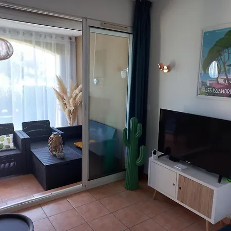 Rez De Jardin Vue Sur Le Golfe De St Tropez アパート *