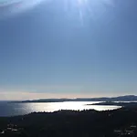 Rez De Jardin Vue Sur Le Golfe De St Tropez