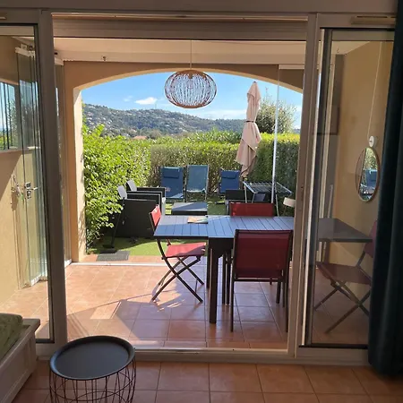 Apartman Classe 2 Etoiles, Rez De Jardin Vue Sur Le Golfe De St Tropez Les Issambres